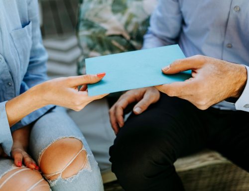 Flyer vs Brochure vs Booklet: Choosing the Right Format for Complex Offers
